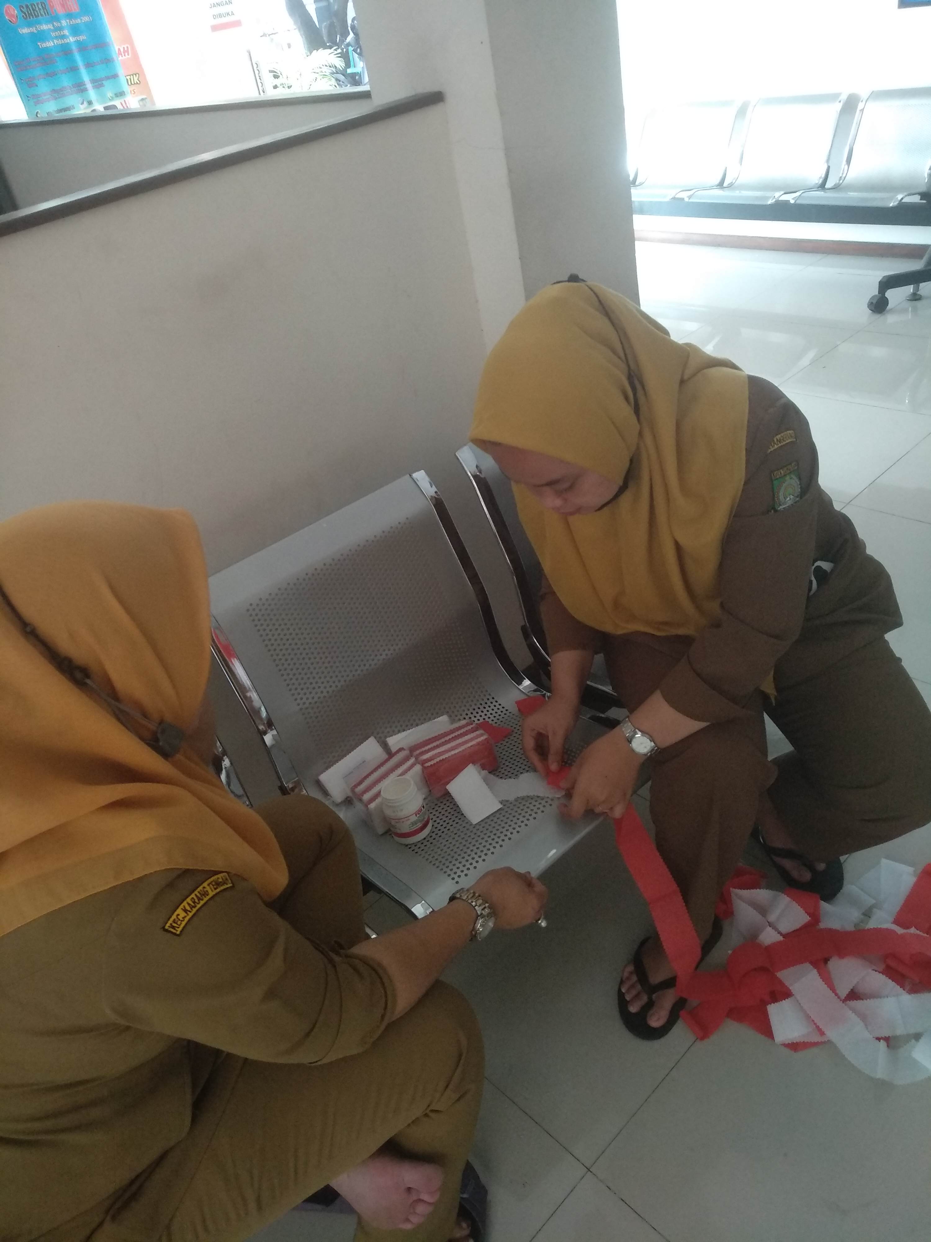 KEC KARANG TENGAH | Kegiatan Menghias Kantor Dalam Rangka Menyambut HUT ...